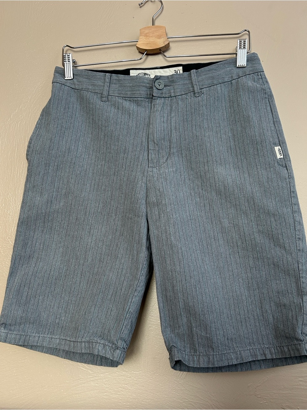 Off the Wall Vans Skater Chino Men's Gray Pinstripe Casual Shorts. Size 30.